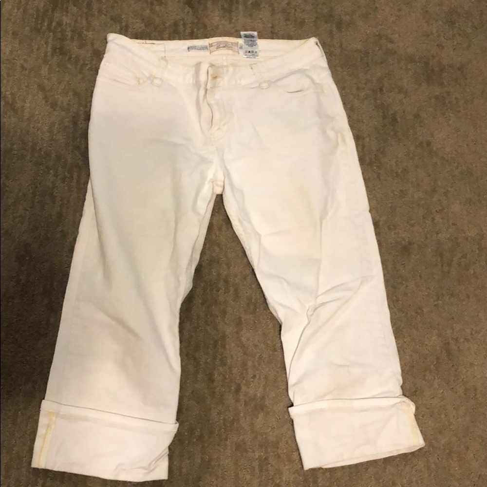 Levi Strauss white capris